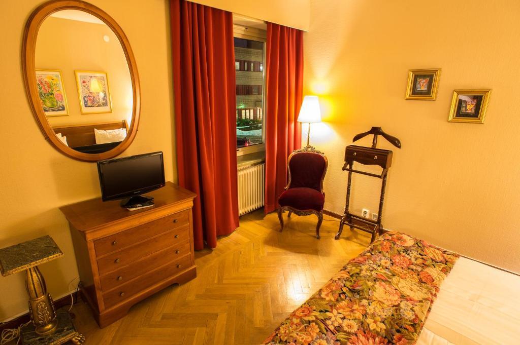 Hotel De Geer Finspang ห้อง รูปภาพ